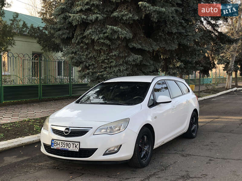 Opel Astra 2011 Opel Astra 2011