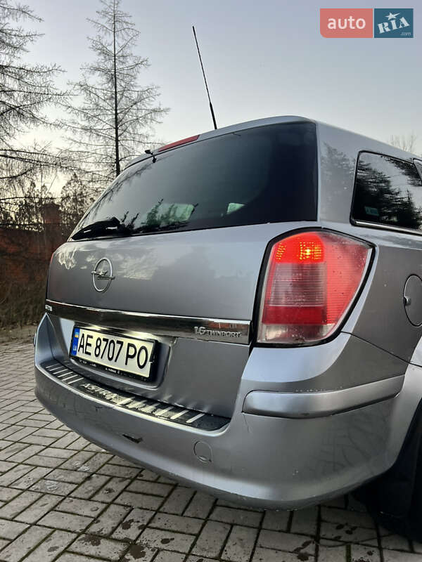 Універсал Opel Astra 2005 в Запоріжжі