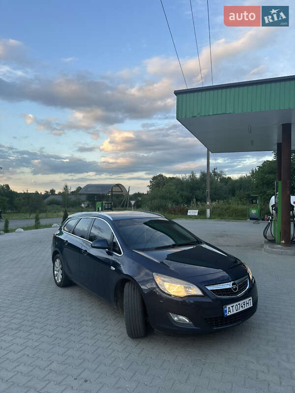 Универсал Opel Astra 2012 в Косове