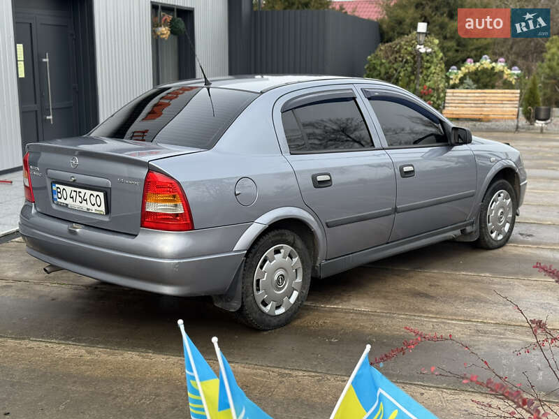 Седан Opel Astra 2007 в Новом Буге