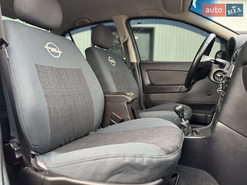 Седан Opel Astra 2007 в Новом Буге