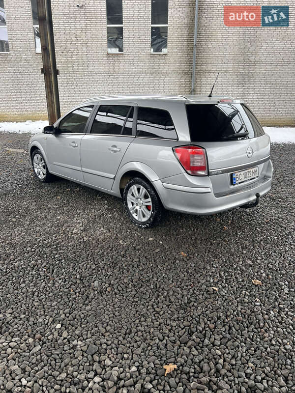 Универсал Opel Astra 2009 в Львове