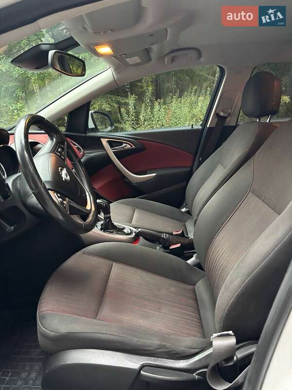 Хэтчбек Opel Astra 2010 в Жовкве