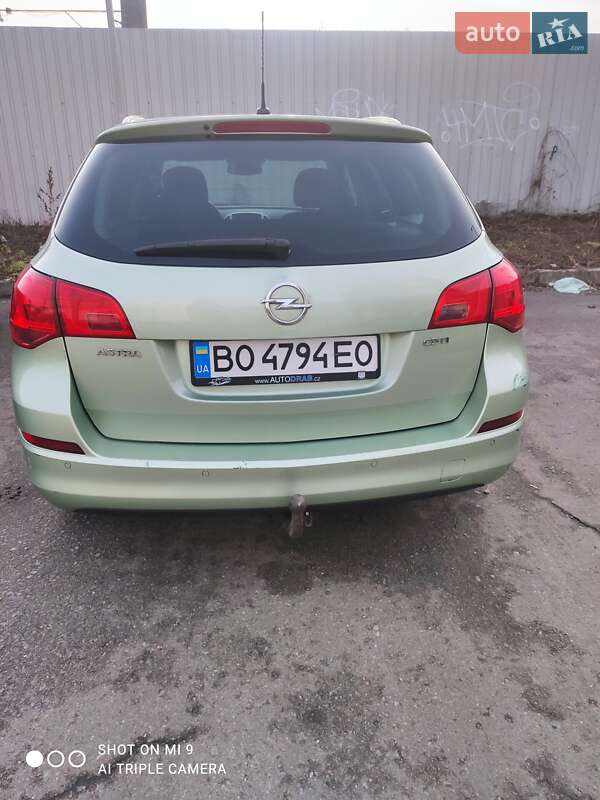 Універсал Opel Astra 2011 в Харкові