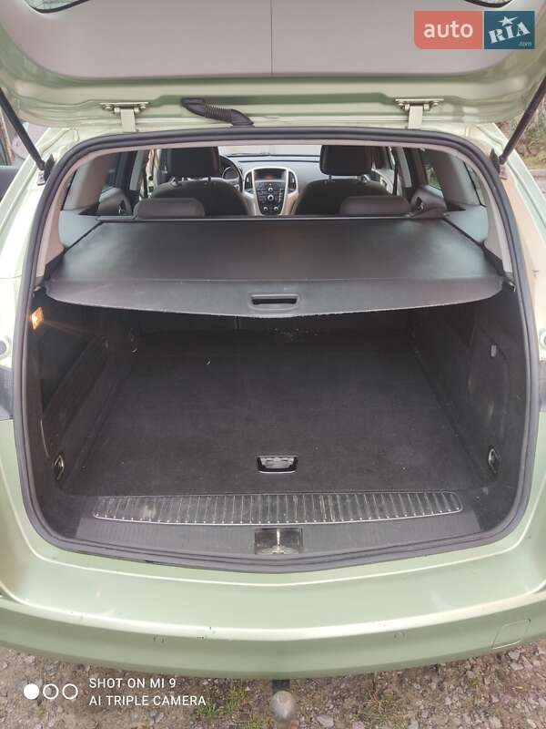 Універсал Opel Astra 2011 в Харкові