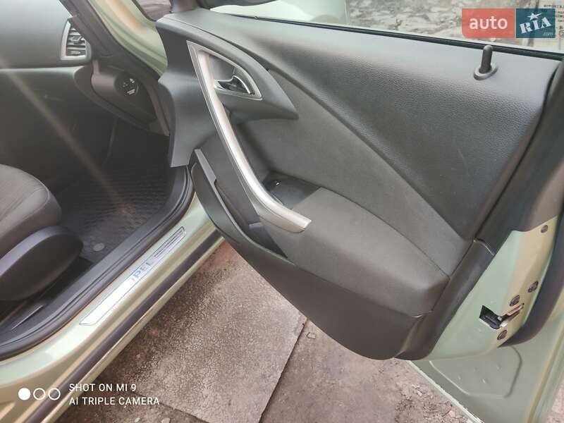 Універсал Opel Astra 2011 в Харкові