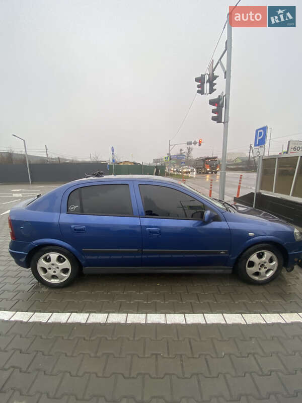 Хэтчбек Opel Astra 2003 в Софиевской Борщаговке