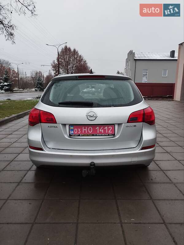 Універсал Opel Astra 2011 в Луцьку