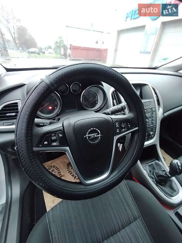 Універсал Opel Astra 2011 в Луцьку