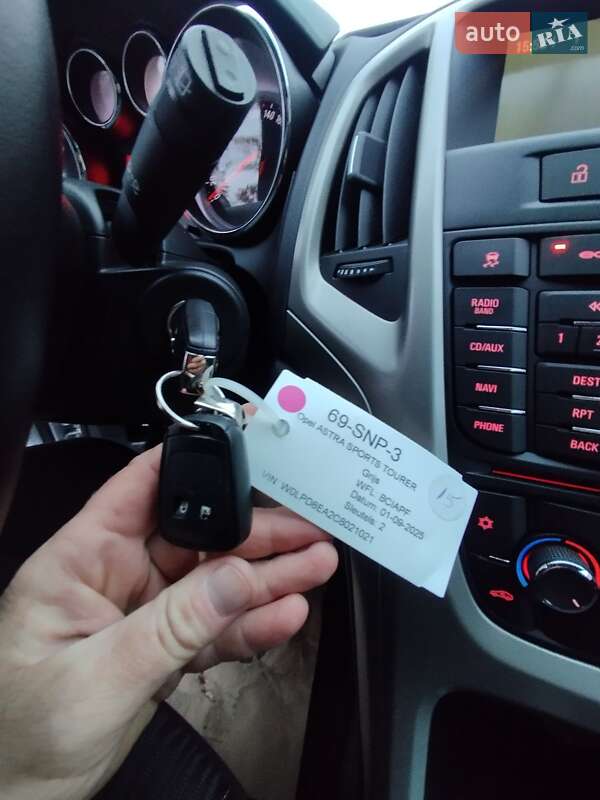 Універсал Opel Astra 2011 в Луцьку