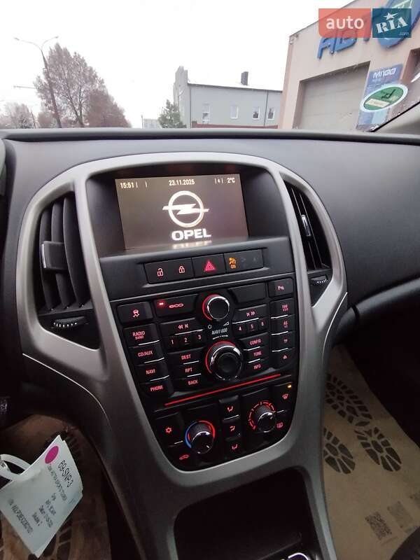 Універсал Opel Astra 2011 в Луцьку