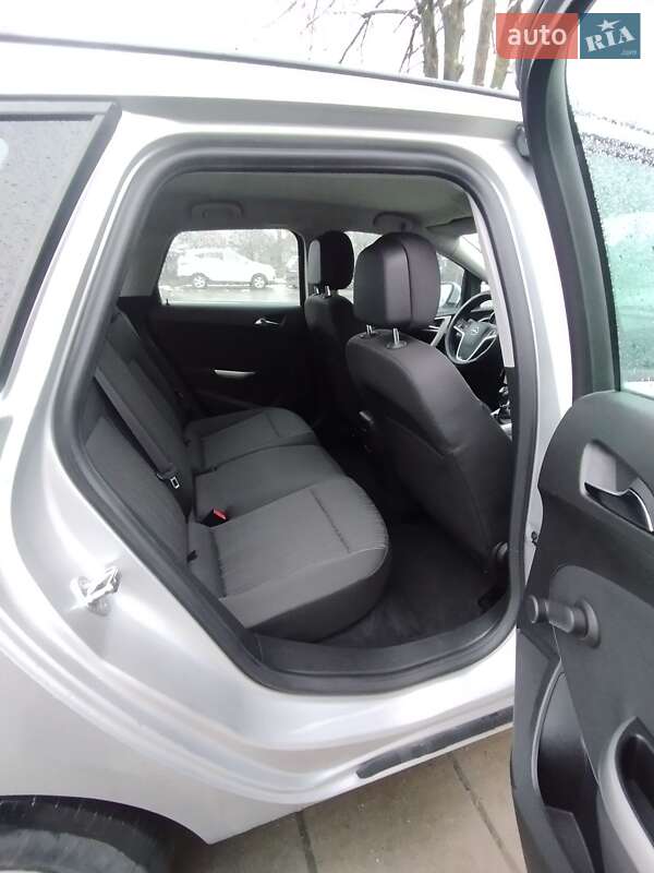 Універсал Opel Astra 2011 в Луцьку