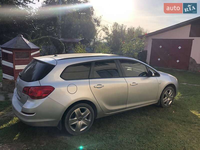 Универсал Opel Astra 2011 в Бучаче
