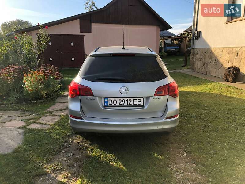 Универсал Opel Astra 2011 в Бучаче