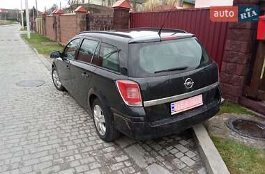 Универсал Opel Astra 2012 в Львове