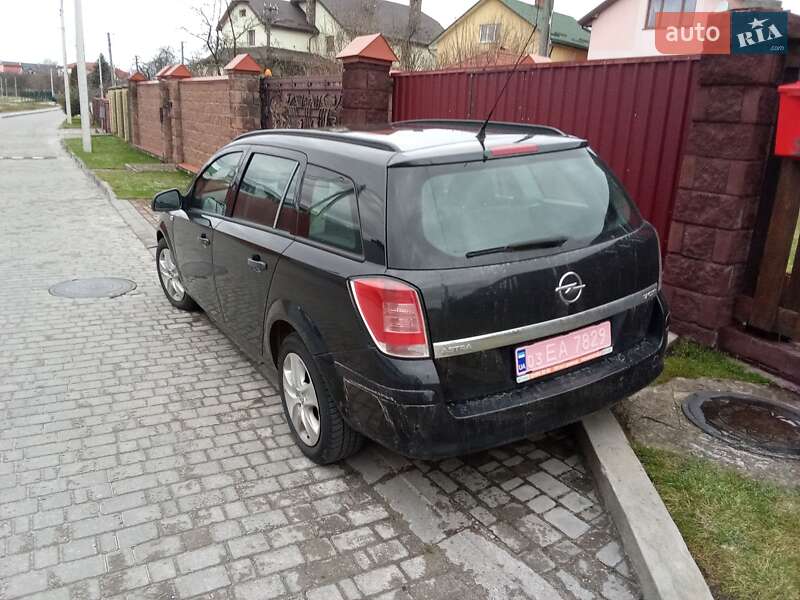 Универсал Opel Astra 2012 в Львове