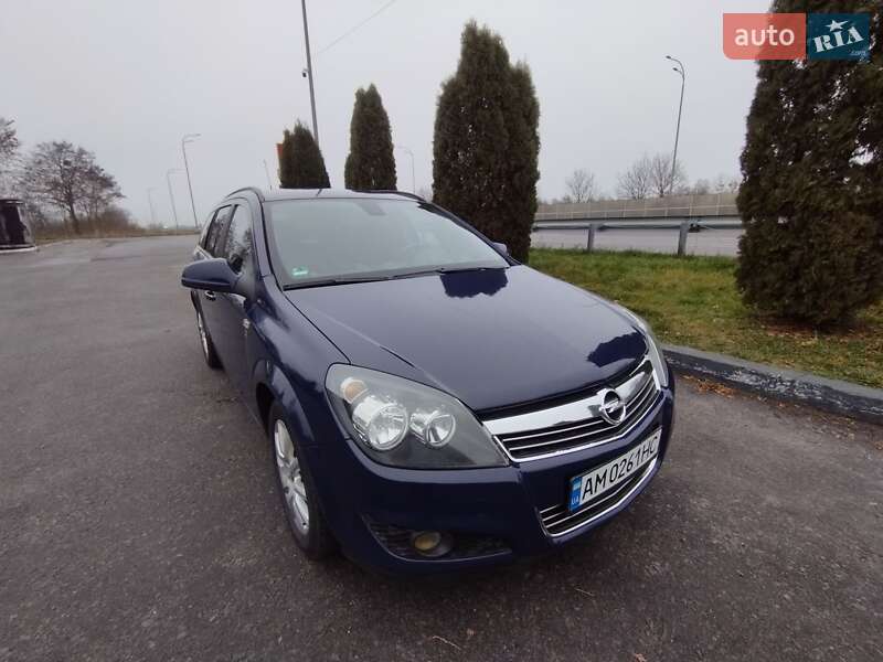 Универсал Opel Astra 2010 в Звягеле