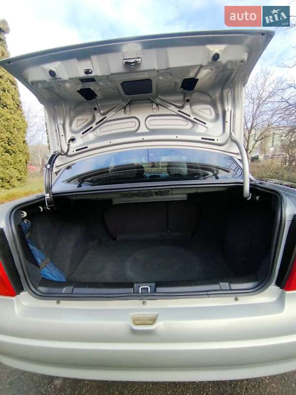 Седан Opel Astra 2008 в Христинівці