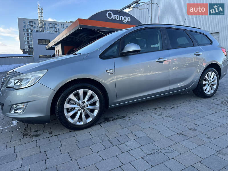 Універсал Opel Astra 2012 в Львові