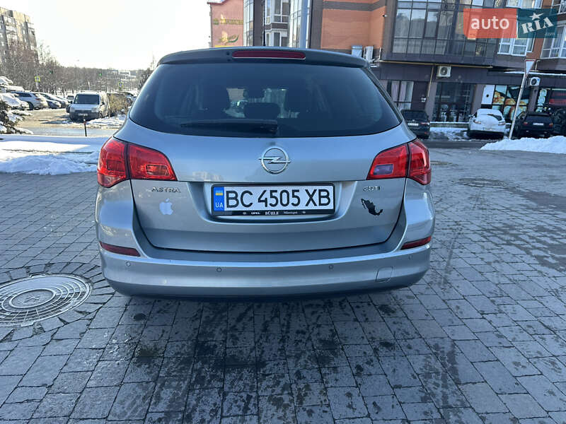 Універсал Opel Astra 2012 в Львові