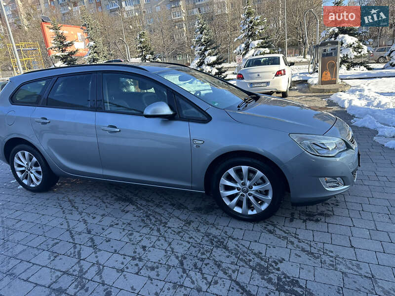Універсал Opel Astra 2012 в Львові