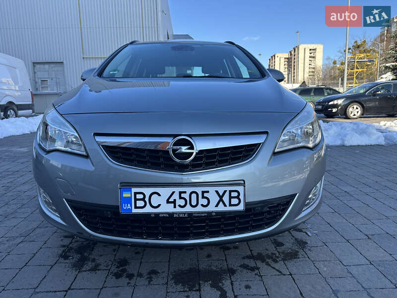 Універсал Opel Astra 2012 в Львові