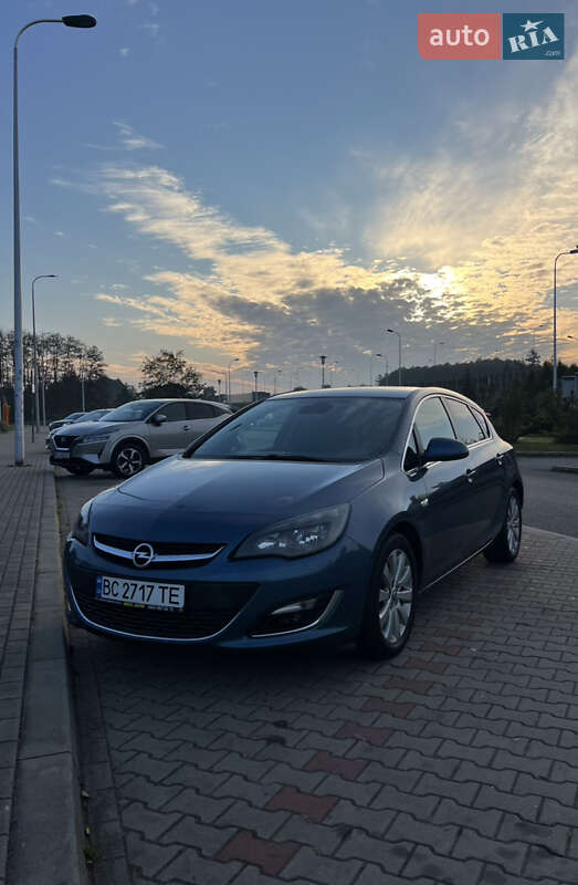 Хэтчбек Opel Astra 2015 в Львове