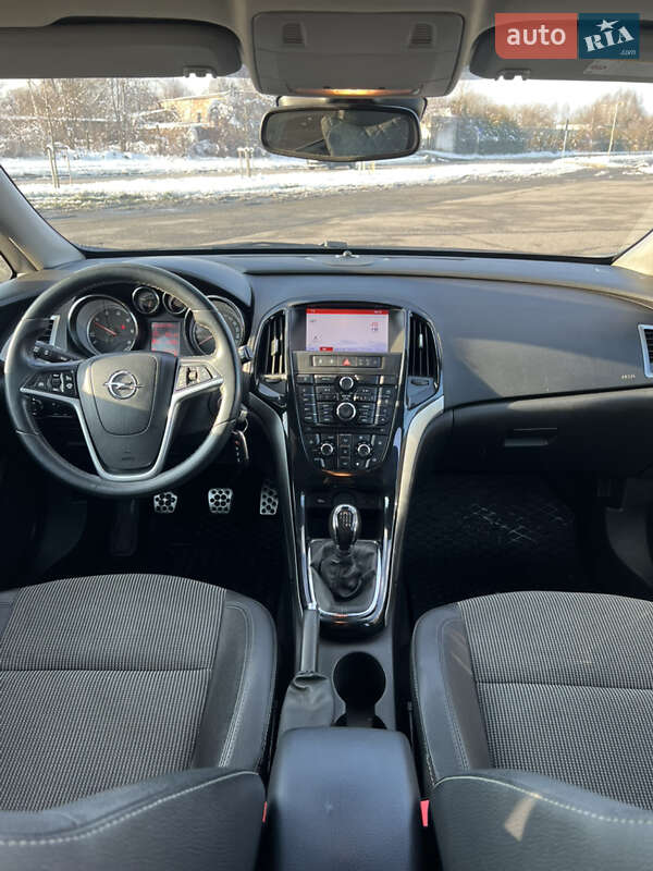 Хэтчбек Opel Astra 2015 в Львове