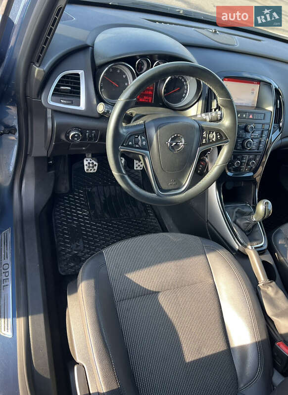 Хэтчбек Opel Astra 2015 в Львове