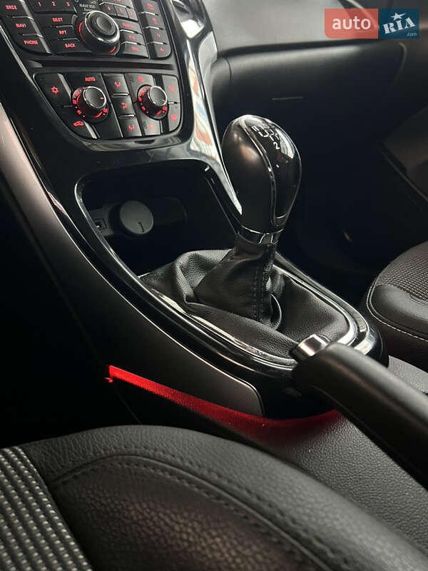 Хэтчбек Opel Astra 2015 в Львове