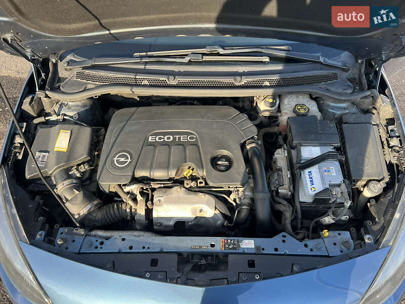 Хэтчбек Opel Astra 2015 в Львове