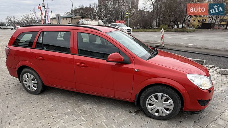 Універсал Opel Astra 2010 в Тернополі