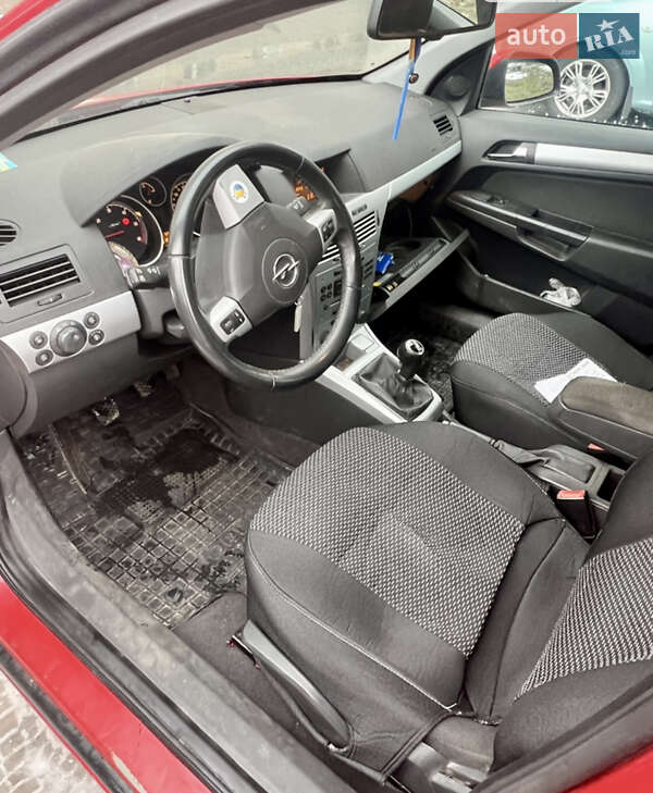 Універсал Opel Astra 2010 в Тернополі