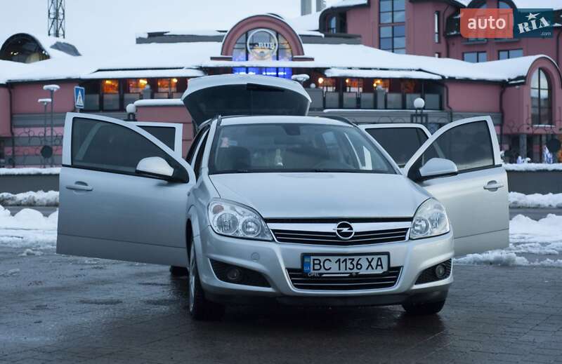 Універсал Opel Astra 2009 в Дрогобичі
