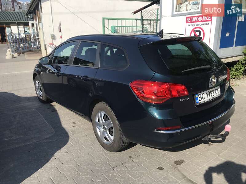 Універсал Opel Astra 2016 в Львові