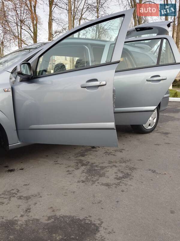 Универсал Opel Astra 2005 в Тростянце