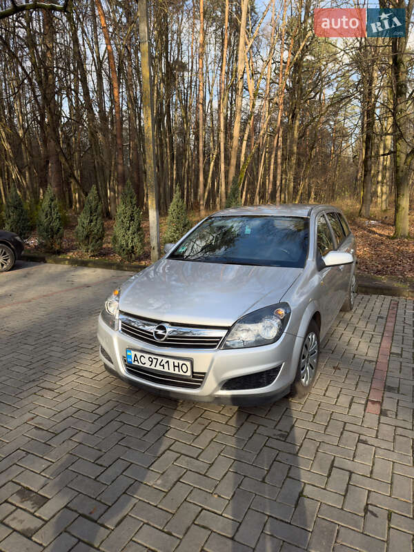 Універсал Opel Astra 2009 в Луцьку