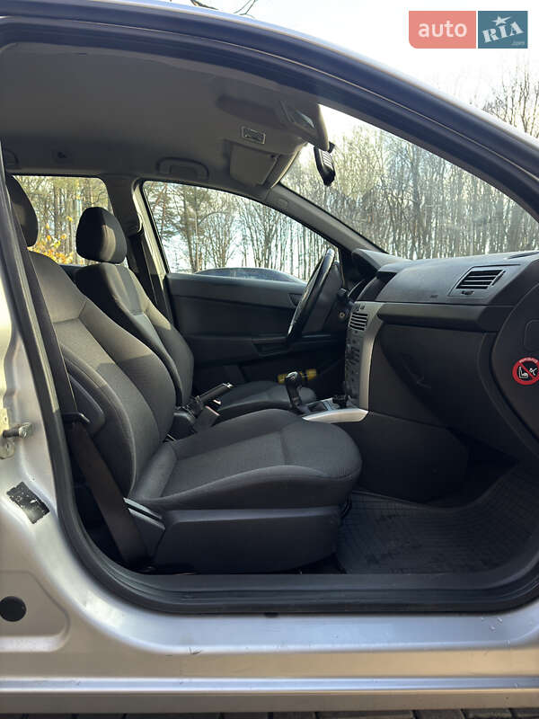 Універсал Opel Astra 2009 в Луцьку