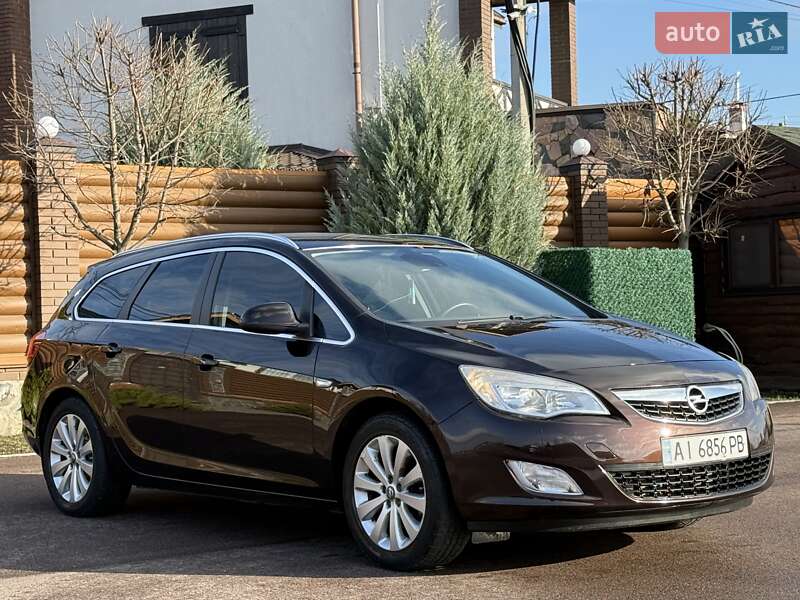 Универсал Opel Astra 2012 в Киеве