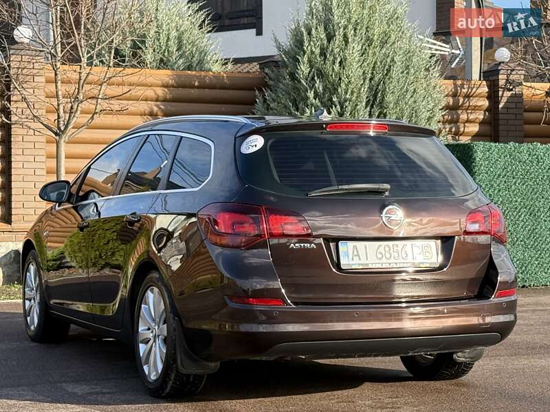 Универсал Opel Astra 2012 в Киеве