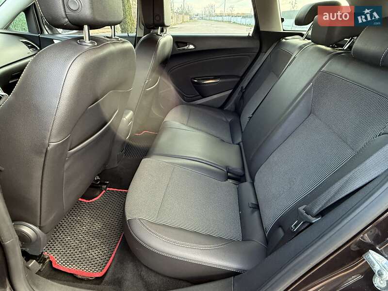 Универсал Opel Astra 2012 в Киеве