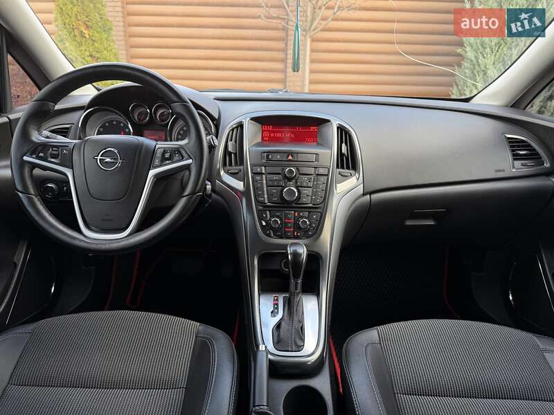 Универсал Opel Astra 2012 в Киеве