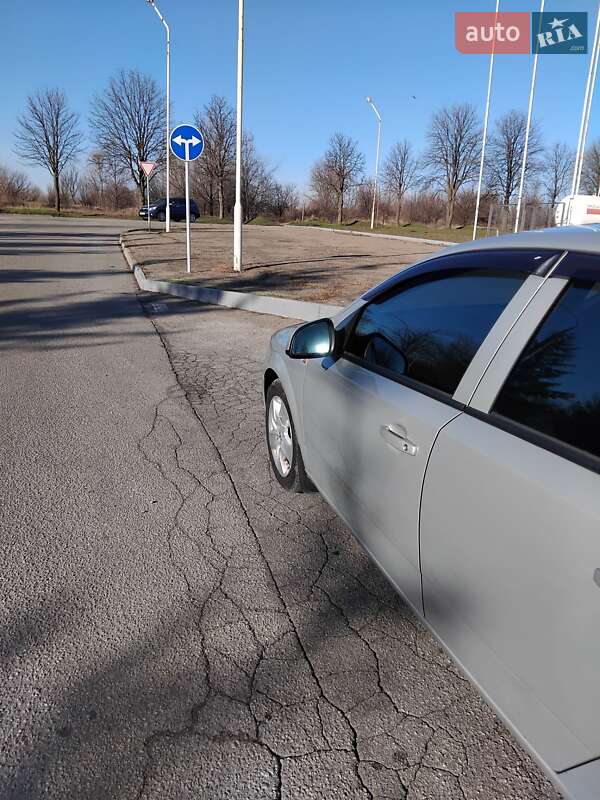 Хетчбек Opel Astra 2011 в Запоріжжі