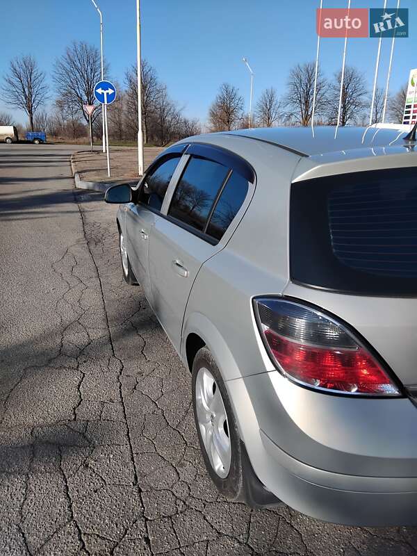 Хетчбек Opel Astra 2011 в Запоріжжі