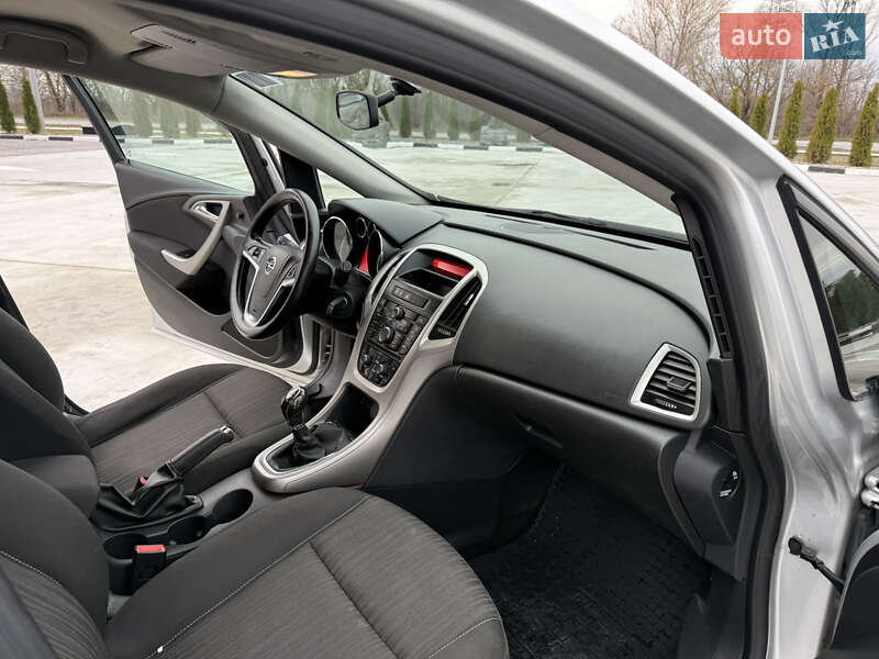 Универсал Opel Astra 2012 в Звягеле