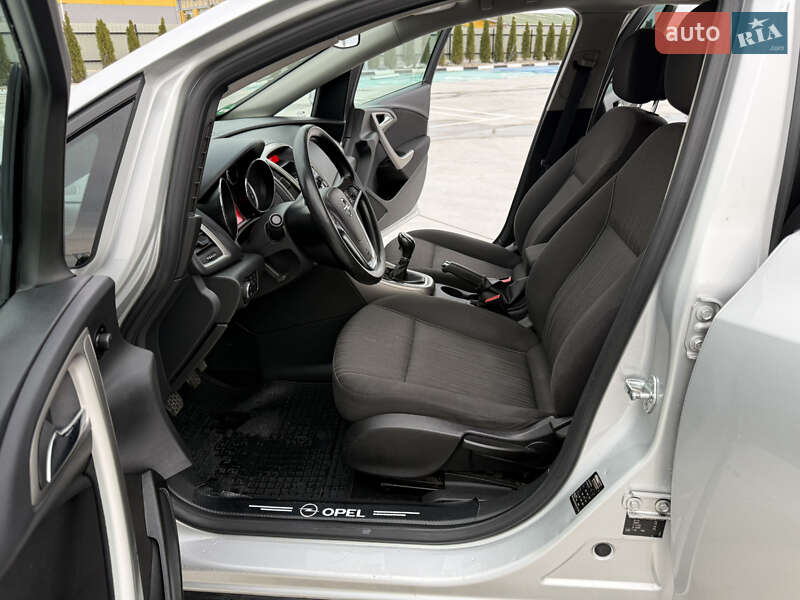 Универсал Opel Astra 2012 в Звягеле