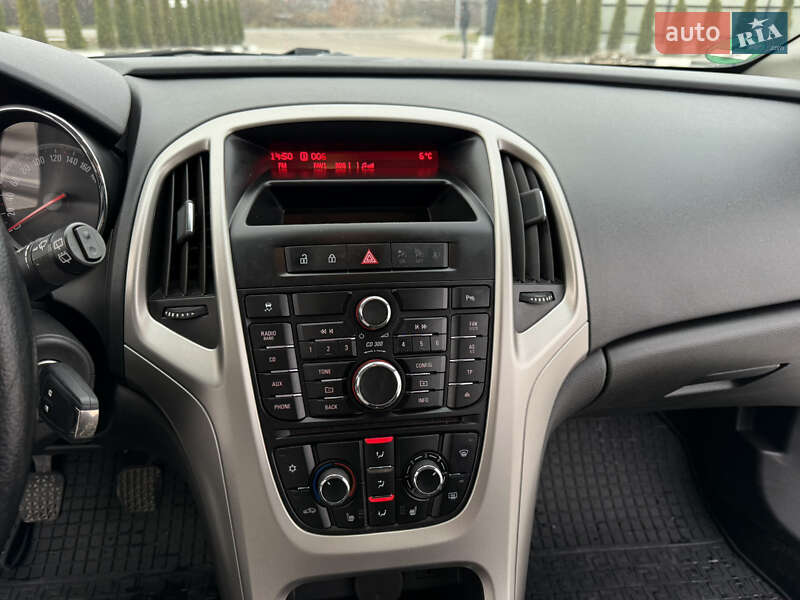 Универсал Opel Astra 2012 в Звягеле