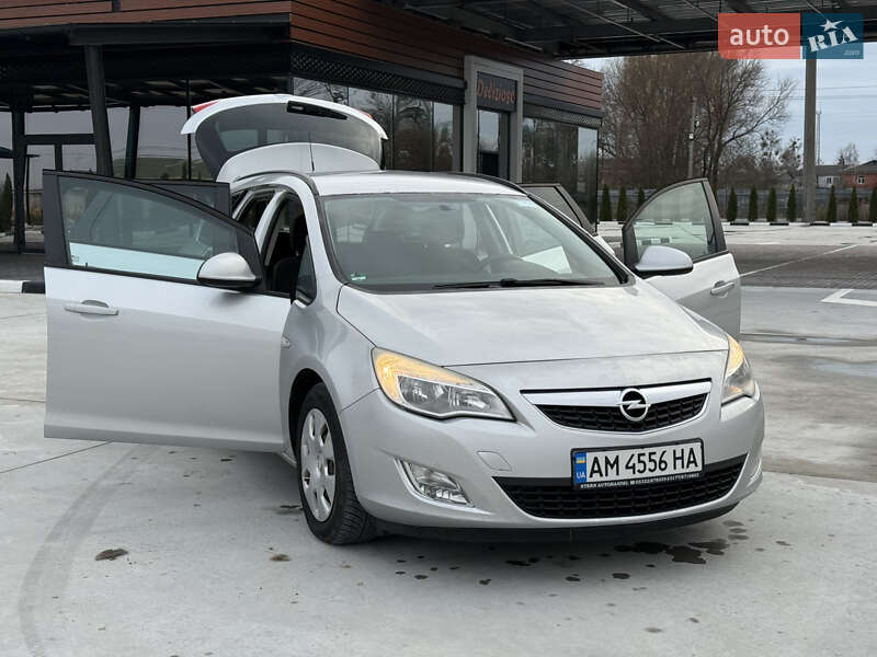 Универсал Opel Astra 2012 в Звягеле