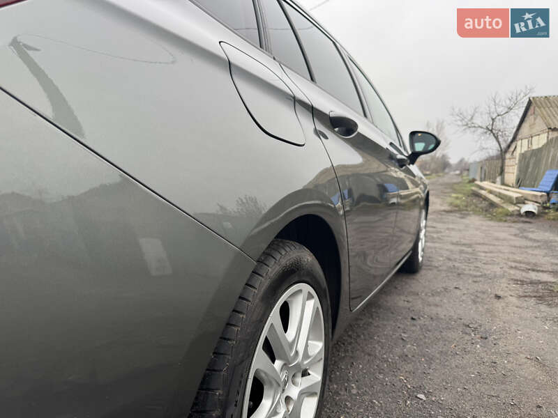Універсал Opel Astra 2017 в Полтаві