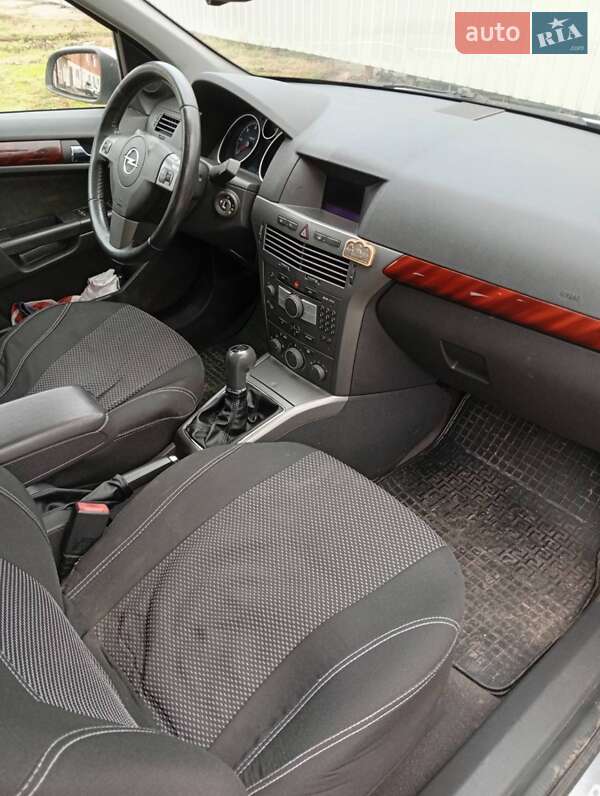 Універсал Opel Astra 2004 в Сумах